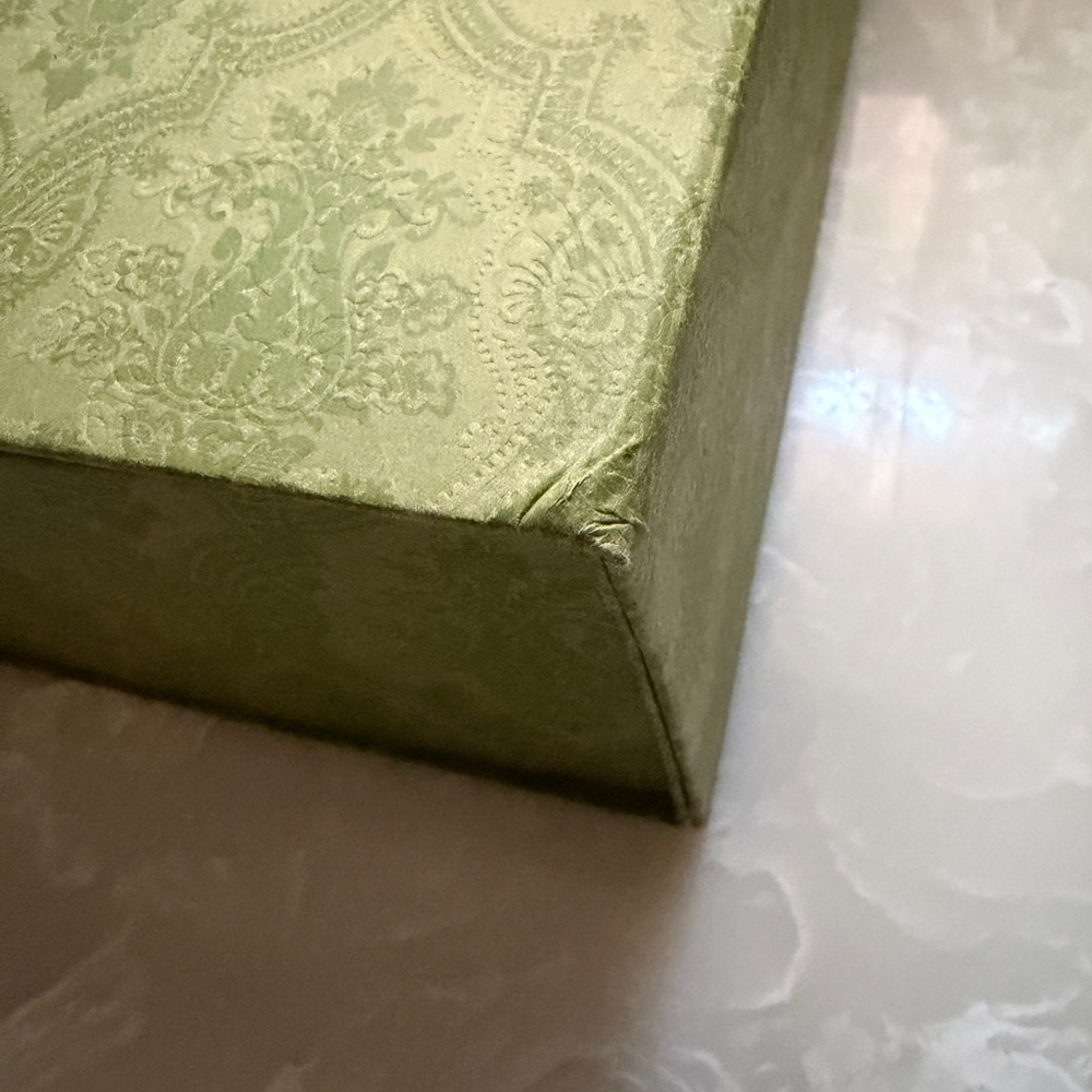 Gucci Olive Green Patterned Gift Box with Black Logo - Picture 5 of 8